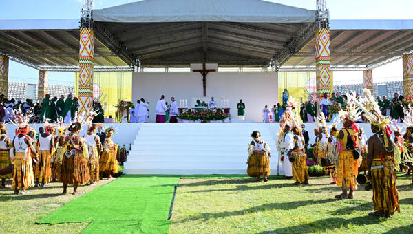 Pope Francis-mass-Sir John Guise Stadium-Port Moresby-Papua New Guinea