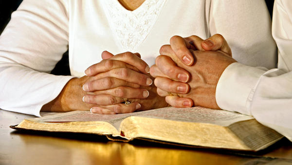 couple praying