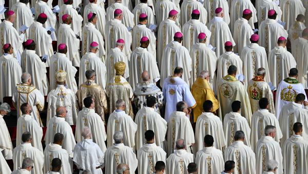 Biskup na mszy rozpoczynającej kolejną sesję Synodu o synodalności