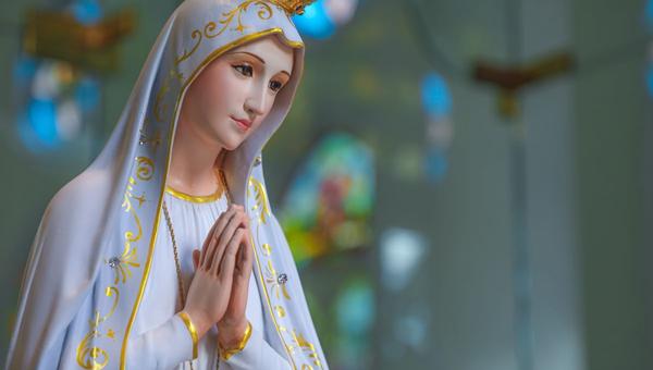 Consagración a la Virgen María - dama de honor