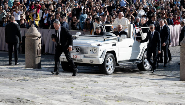 Francesco Sforza-Vatican Media-Pope's personal photographer