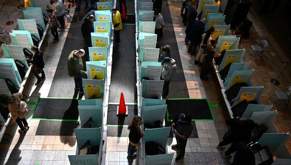 US - AMERICANS - VOTE - IN - THE - 2024 - PRESIDENTIAL - ELECTION