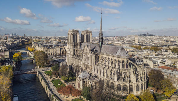 NOTRE-DAME-DE-PARIS-shutterstock
