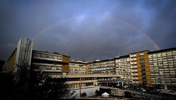 Gemelli rainbow Pope Francis