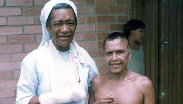Sorino Yanomami índigena con Irmãs da Consolata