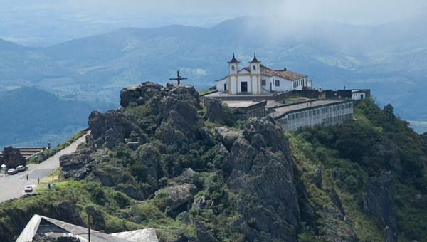 Imagem aérea igreja de MG