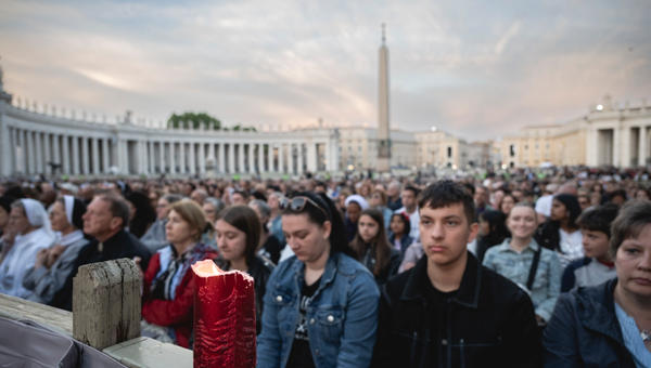 Faithful pray during the Rosary prayers in honor of Pope Francis