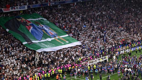 Football - Ligue des champions - Tifo hommage fille Luis Enrique