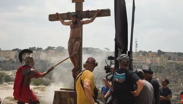 Harcèlement, blessure, eucharistie : Jonathan Roumie se confie sur The Chosen