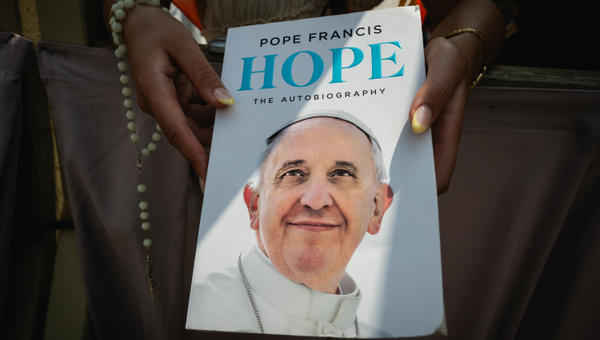 POPE-AUDIENCE-FRANCIS-HOPE-BOOK