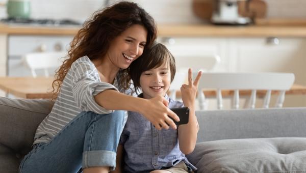 SELFIE - RESEAUX SOCIAUX - PORNOGRAPHIE - FAMILLE