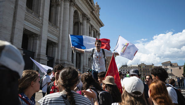 french-pilgrims-holy-door-st.-john-lateran-jubilee-youth-rome-2025