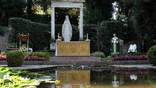 pope-leo-mass-borgo-laudato-si-castel-gandolfo