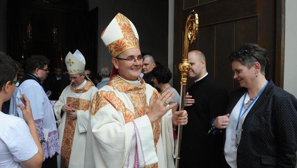 Bp Andrzej Przybylski tuż po święceniach biskupich