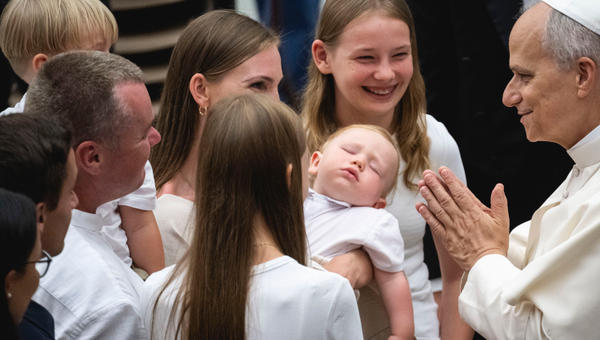 pope-leo-xiv-blesses-child-newborn-kids