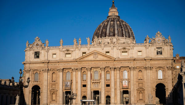 tapestry-portrait-blessed-carlo-acutis-blessed-pier-giorgio-frassati-canonization-st.-peter's-basilica-vatican