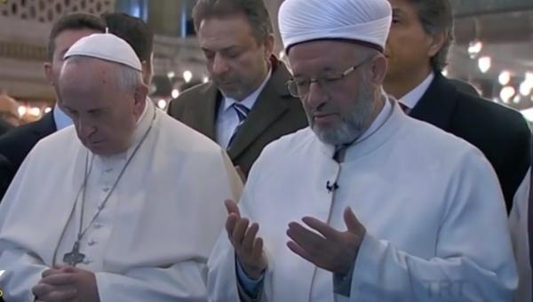 Pope Francis with the mufti at the Blue Mosque in Istanbul, November 29, 2014