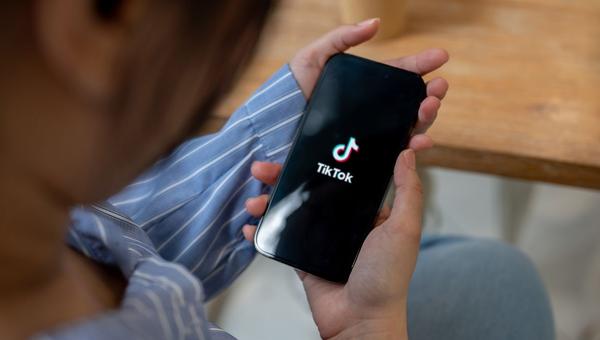 L’algorithme de TikTok dans le viseur de la justice française