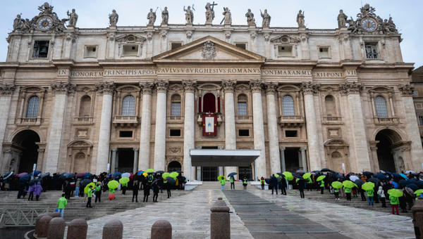 pope-leo-xiv-Christmas-urbi-et-orbi-st.-peters-square