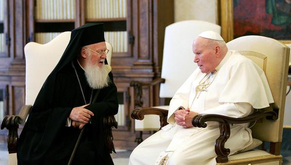 Jan Paweł II rozmawia z patriarchą Bartłomiejem