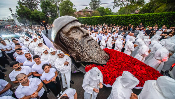 eucharistic-procession-largest-bronze-sculpture-saint-charbels-face-australia