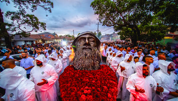 eucharistic-procession-largest-bronze-sculpture-saint-charbels-face-australia