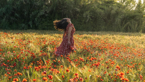mujer feliz y en plenitud