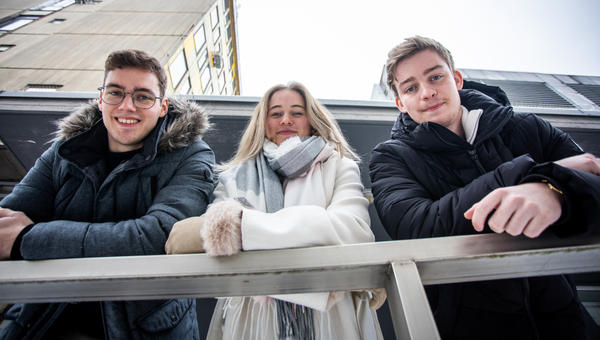 Eva Logar, Klemen Kavčič in Aljaž Smolič; Reflektor; velike družine