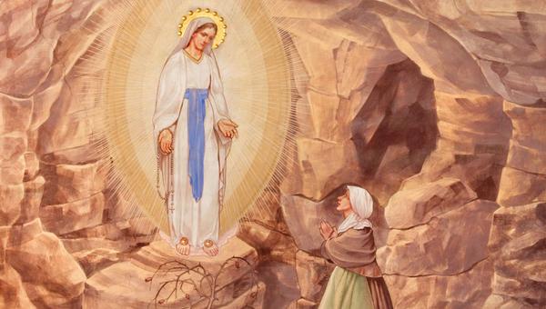VIERGE-MARIE-BERNADETTE-LOURDES-SHUTTERSTOCK