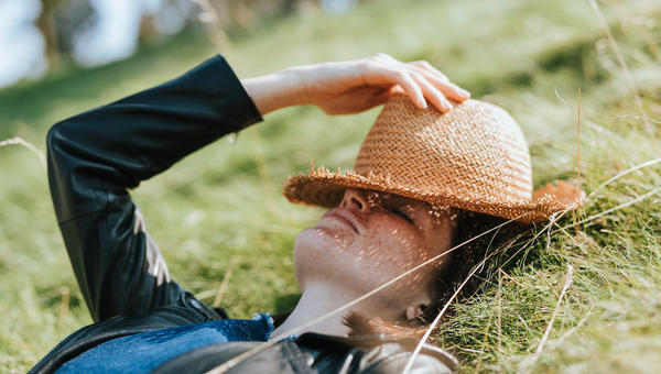 mujer-descansando