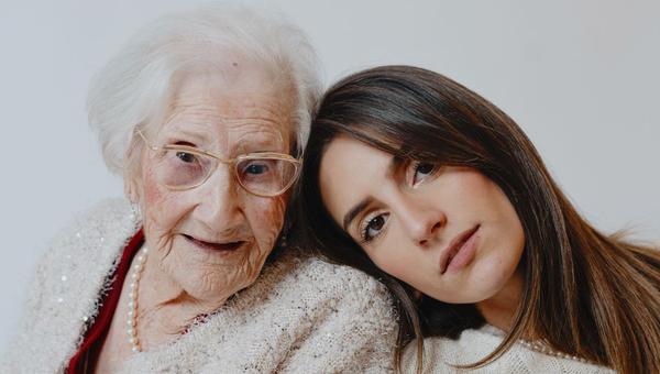 Mel & Fernande, une ode contemporaine aux liens familiaux