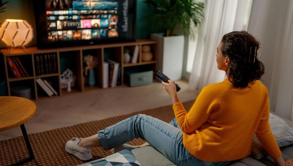mujer-viendo-televisión