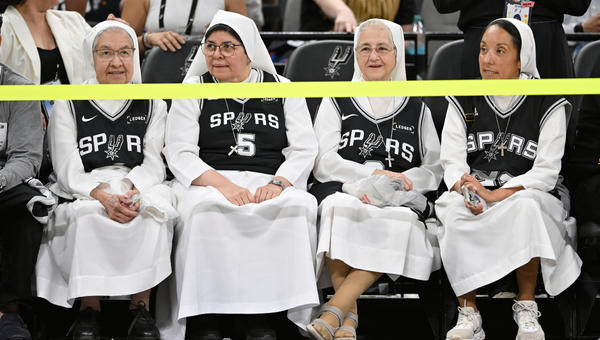 Nuns San Antonio Spurs