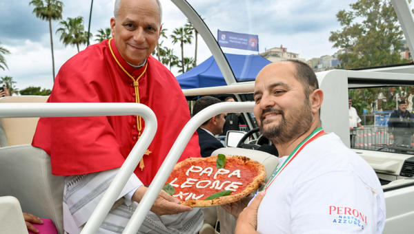 pope-leo-xiv-pizza-popemobile-naples-afp-