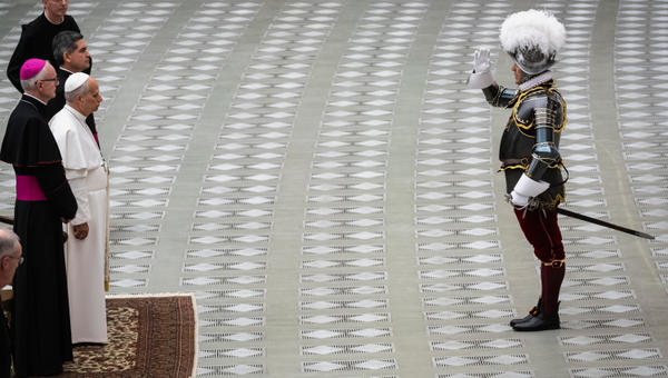 À la veille des quatre consécrations épiscopales sans mandat pontifical que s’apprête à célébrer la Fraternité sacerdotale Saint-Pie-X (FSSPX) à Écône (Suisse), le pontife les exhorte dans une lettre à ne pas accomplir cet "acte schismatique".