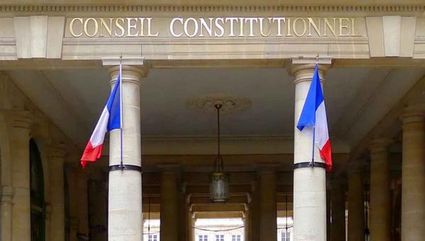 Le Conseil constitutionnel a rejeté ce 17 juin une proposition de référendum d'initiative d'initiative partagée (RIP), émanant de parlementaires de droite et d'extrême droite, qui espéraient faire reculer le gouvernement sur le droit à l'aide à mourir, en passe d'être adopté mi-juillet.