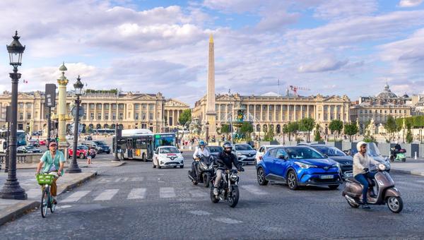 place-de-la-concorde-shutterstock