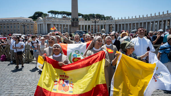 Faithful gather under the summer heat in St. Peter’s Square to participate in the Angelus prayer led by Pope Leo XIV at the Vatican, June 21, 2026.