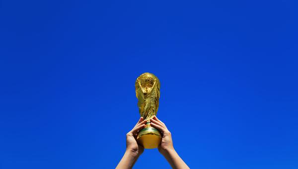 "Est-ce que tu suis la coupe du monde ?" Une question simple posée aux détours d’une conversation à la machine à café ou au PMU du coin.