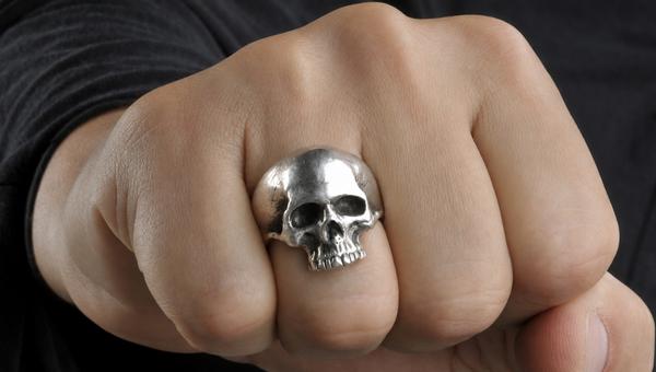 vanite-bague-rock-shutterstock