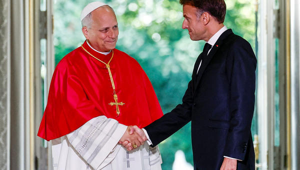 POPESVISITTOFRANCE-01-Pope-Leo-XIV-Macron-Elysee-Presidential-Palace