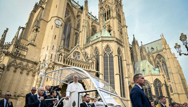 pope-leo-xiv-arrives-celebrate-mass-saint-etienne-metz-cathedral-france-september-28-2026