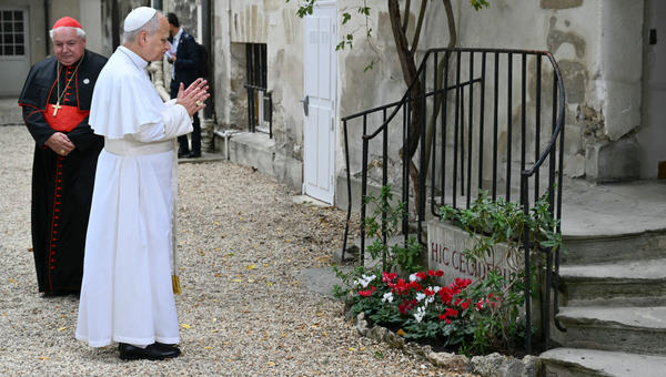 pope-leo-xiv-jean-marc-aveline-prays-stele-september-2-1792-martyrs-catholic-institute-paris-september-26-2026