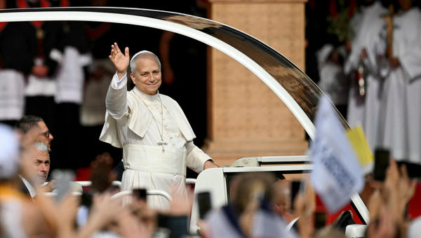 pope-leo-xiv-waves-worshippers-arrives-mass-saint-etienne-metz-cathedral-france-september-28-2026