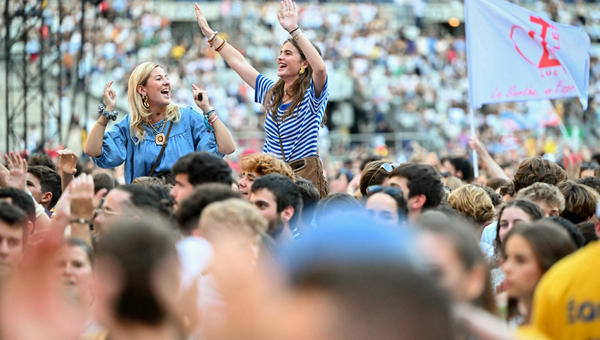youth-concert-prayer-vigil-pope-leo-xiv-stade-de-france-saint-denis-paris