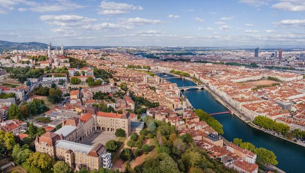 ville-de-lyon-shutterstock