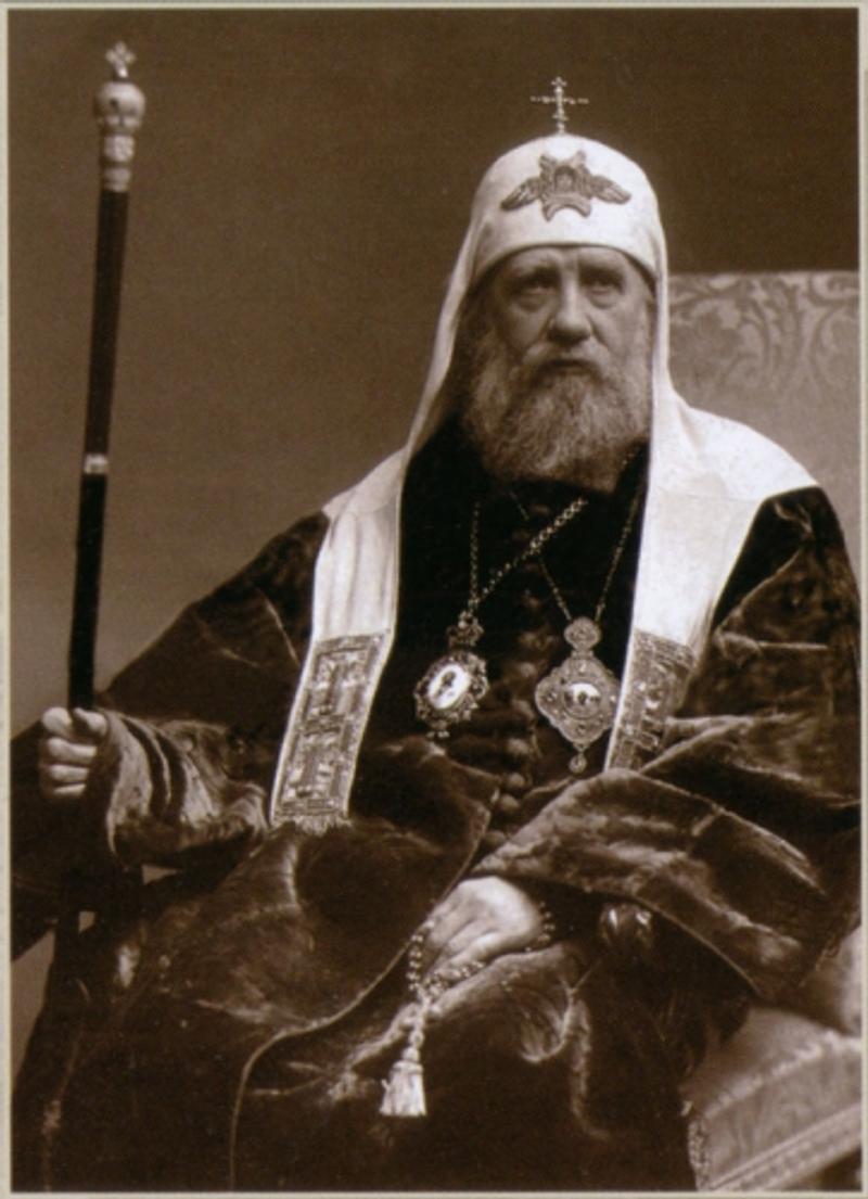 San Ticone di Mosca, Patriarca della Russia ai tempi del Terrore Rosso, salvò la Chiesa ortodossa russa dallo sterminio e dalla soppressione. Nella foto lo si vede con una corda da preghiera nella mano sinistra. Durante la preghiera, la mano destra viene tenuta libera per poter fare il segno della croce.