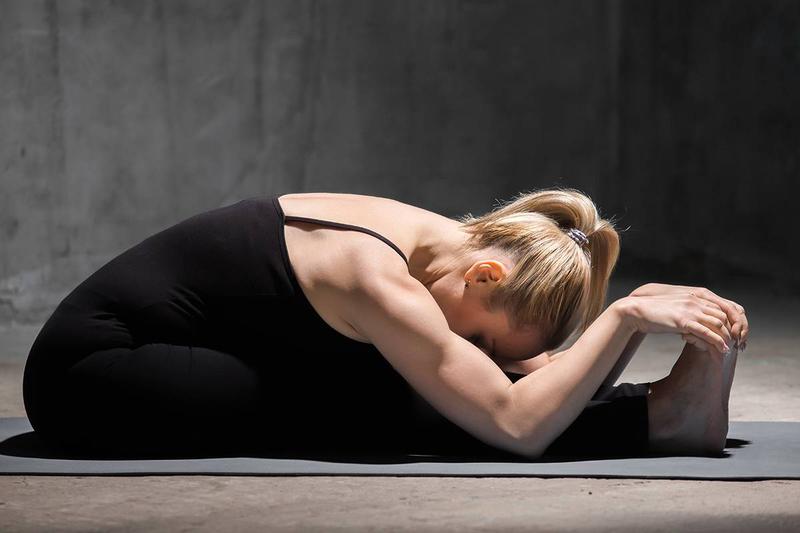 web-yoga-woman-dark-black-tights-blonde-fizkes-shutterstock_457691437