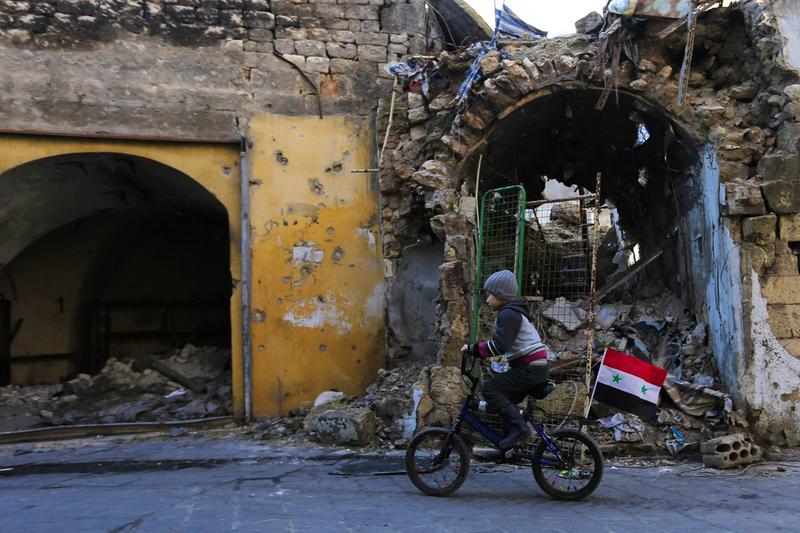 web-aleppo-syria-chc582opiec-rower-flaga-ap-east-news