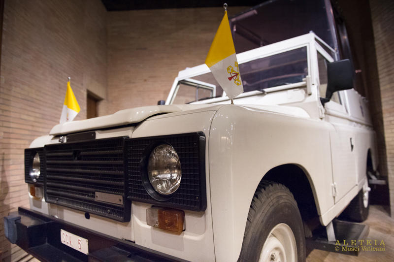 web-popemobile-gallery-antoine-mekary-aleteia-16